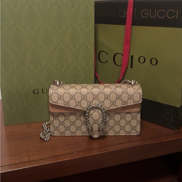 Basically new real Gucci crossbody - Picture 6 of 12